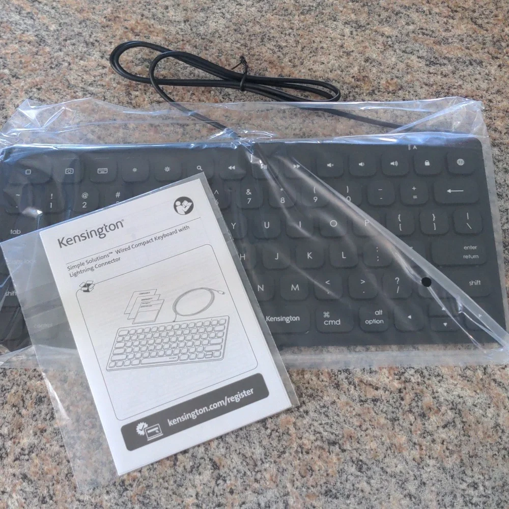 Kensington Simple Solutions Wired Compact iPad Keyboard Lightning Connec…